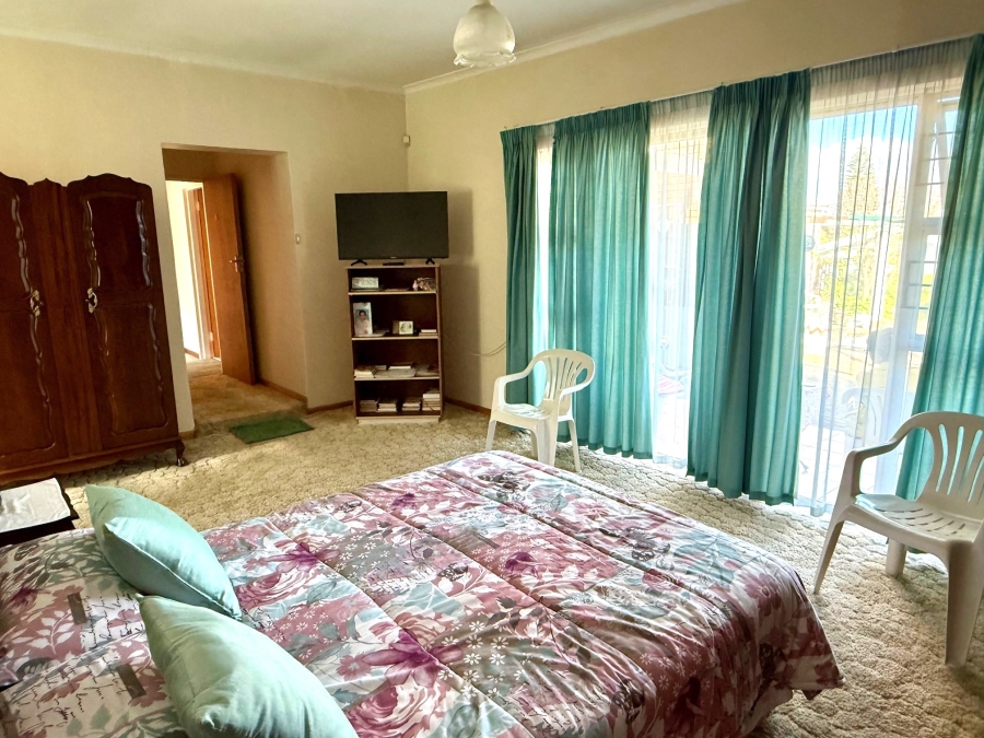 4 Bedroom Property for Sale in Bergzicht Western Cape